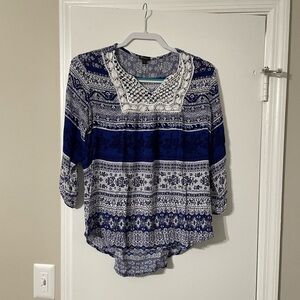 Hannah Blue and 3/4 Sleeve White Women's Top Size Large